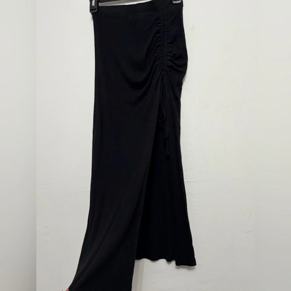 Lulus Black Ruched women’s size XS Maxi Skirt (A348)✨